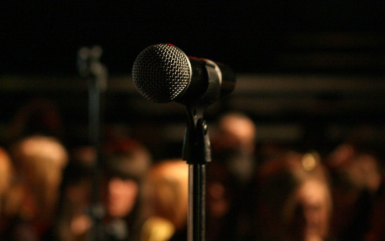 Speaking to Two Audiences: Bilingual Sports Content in the U.S.